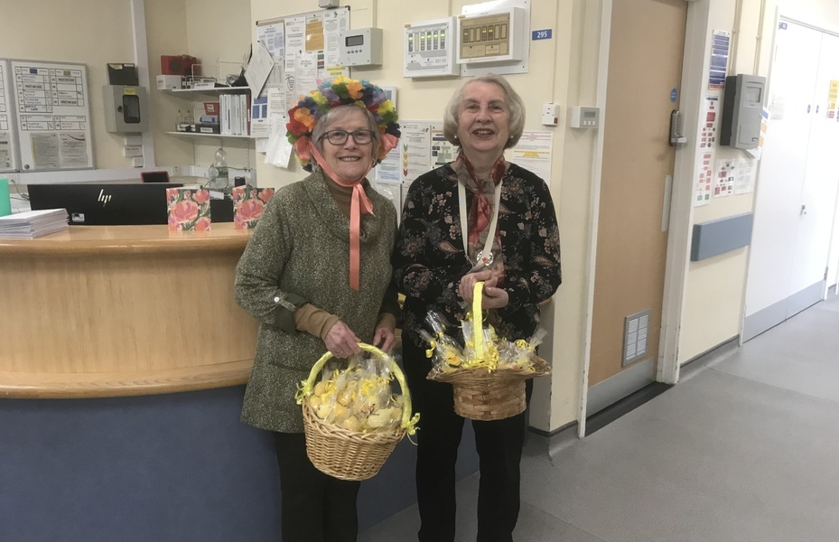 Patient Easter Gift Presentation